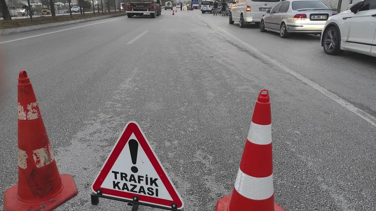 Adana’da Traktörle Otomobil Çarpıştı: 1 Ölü, 3 Yaralı