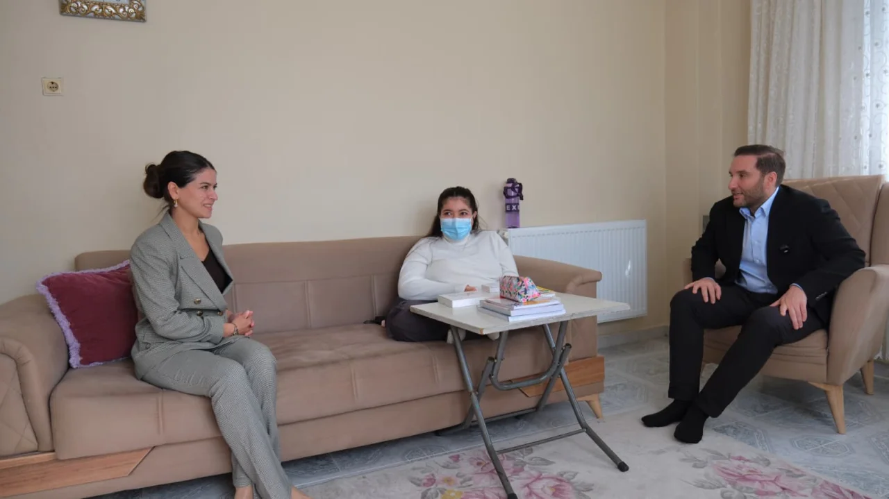 Ceyhan Belediyesi’nden Engelli Çocuklara Tablet Desteği