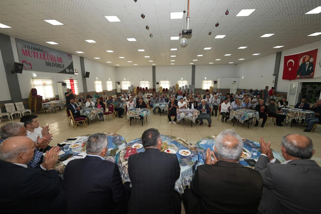 Adana Büyükşehir’den Karaisalı çıkarması: Güngör Geçer halkla buluştu