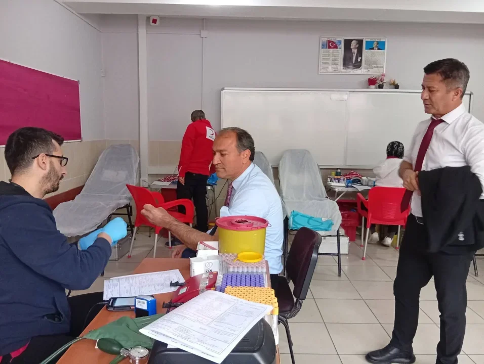 Ceyhan’da Örnek Etkinlik: Kızılay ile Kan Bağışı ve Çocuk Şenliği Bir Arada