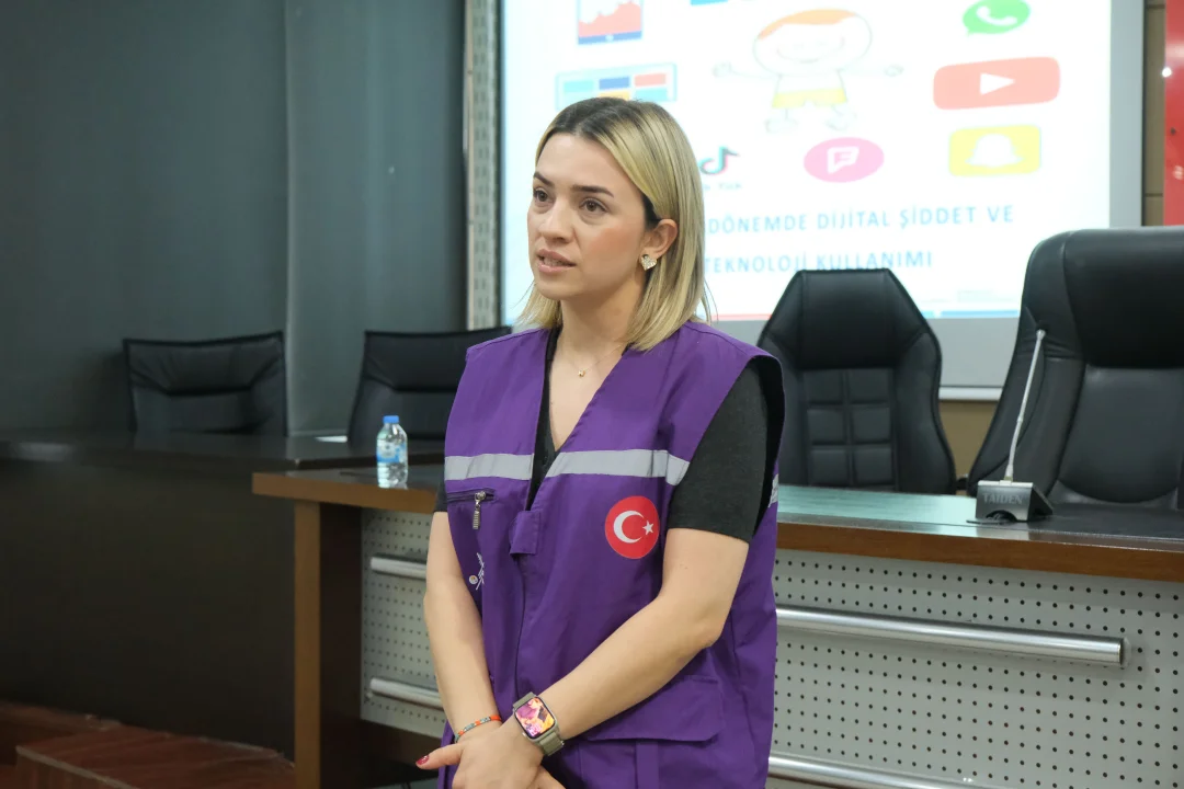 Büyükşehir’den Velilere Dijital Şiddet ve Güvenli Teknoloji Kullanımı Eğitimi