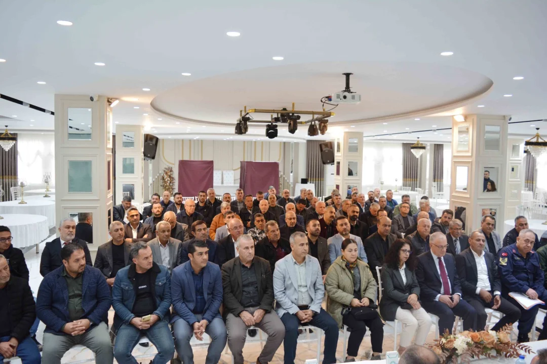 Ceyhan’da 112 Mahalle Muhtarıyla Geniş Katılımlı İstişare Toplantısı