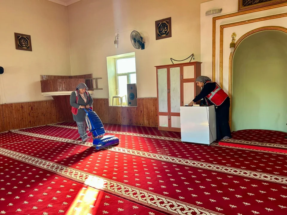 CEYHAN BELEDİYESİ MERKEZ VE KIRSALDA TEMİZLİK SEFERBERLİĞİNİ SÜRDÜRÜYOR