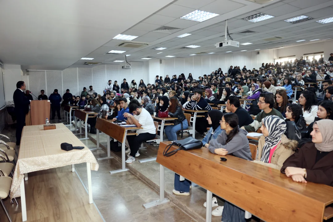 Rektör Beriş Öğrencilerle Buluştu, Müjdeleri Paylaştı