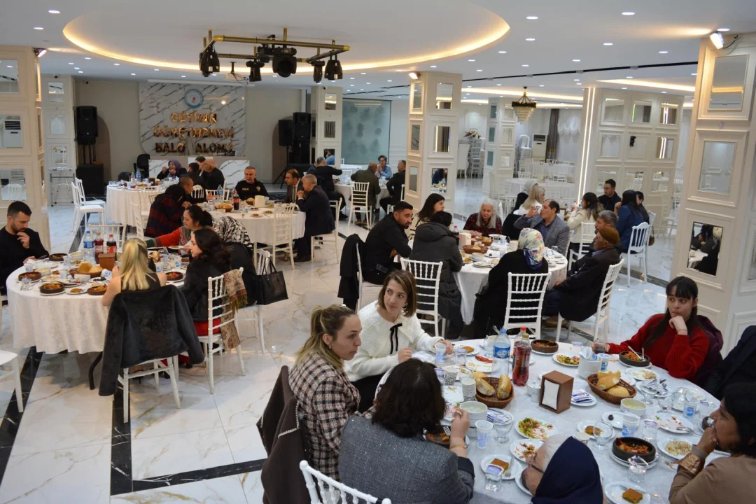 Ceyhan’da Vefa İftarı: Şehit Aileleri ve Gaziler Buluştu