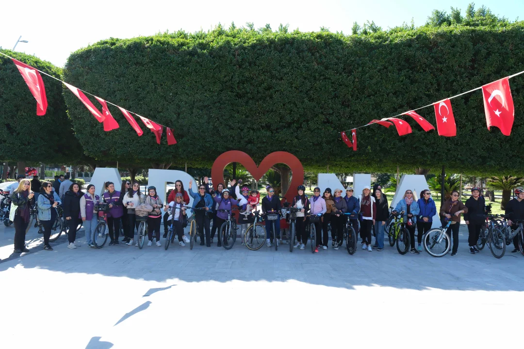 Adana’da 8 Mart rüzgarı: Bir hafta boyunca eşitlik ve dayanışma mesajları esiyor.