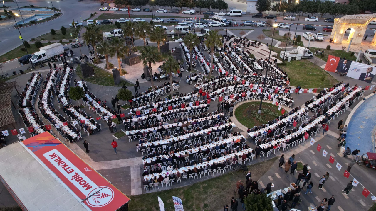 Birlik ve Beraberliğin Adresi Kozan Oldu: Büyükşehir İftarında Gönül Köprüleri