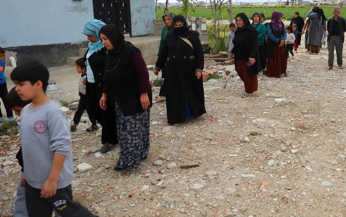 Engelli Evladını Sırtında Taşıyan Annenin Feryadı: