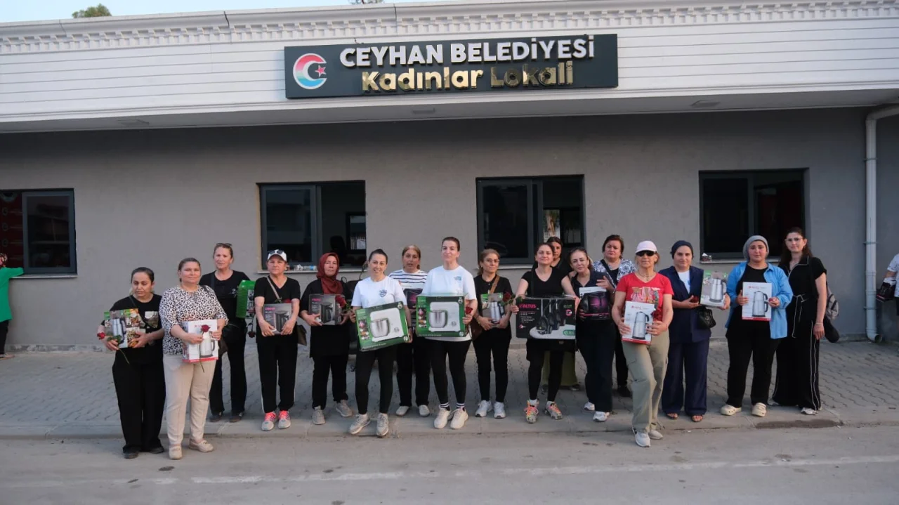 Ceyhan’da Anne-Çocuk El Ele: Koşu Yolunda Renkli Anneler Günü Kutlaması