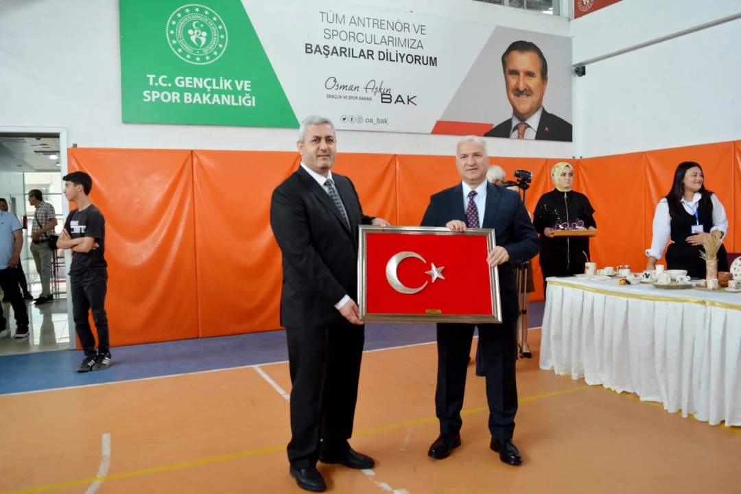 Kaymakam Kurtyemez ve Eşi Gülden Kurtyemez’den Gençlik Merkezi’ne Anlamlı Ziyaret