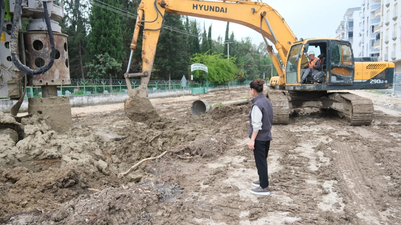 Ceyhan’ın İlk Üst Geçit Köprüsünde Tarihi Geri Sayım: Başkan Vekili Yıldız Şantiyede!