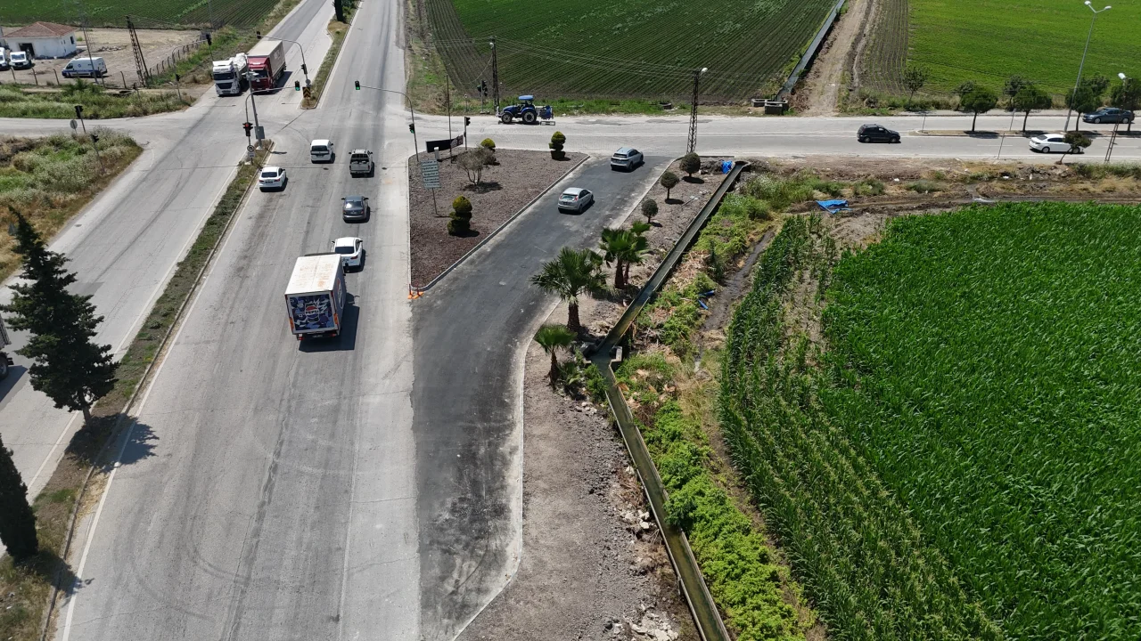 Çevre Yolunda Sürücülerin Yüzü Güldü: Ceyhan Belediyesi Bir Trafik Düğümünü Daha Çözdü