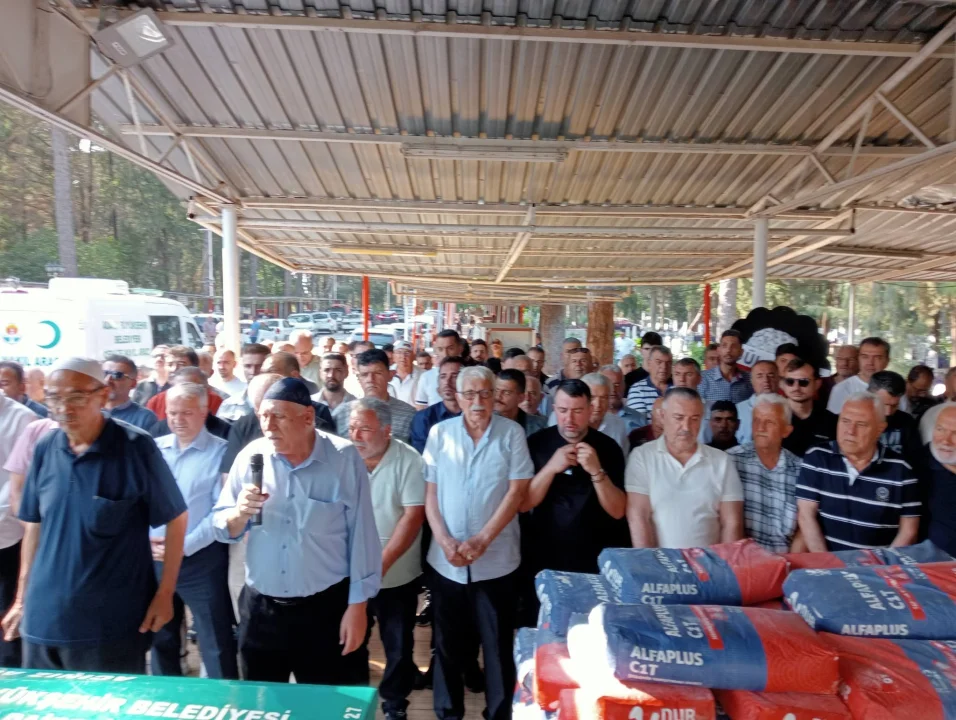 Ceyhan’ın Acı Günü: Duayen Gazeteci Veysel Pulaşlı Dualarla Toprağa Verildi
