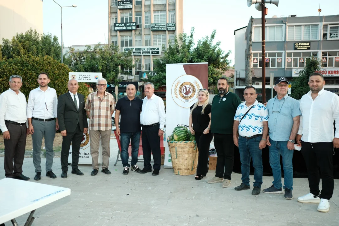 Kortejde Traktörler, Sahnede Yıldızlar: Ceyhan Karpuz Festivali’ne Binlerce Vatandaş Akın Etti