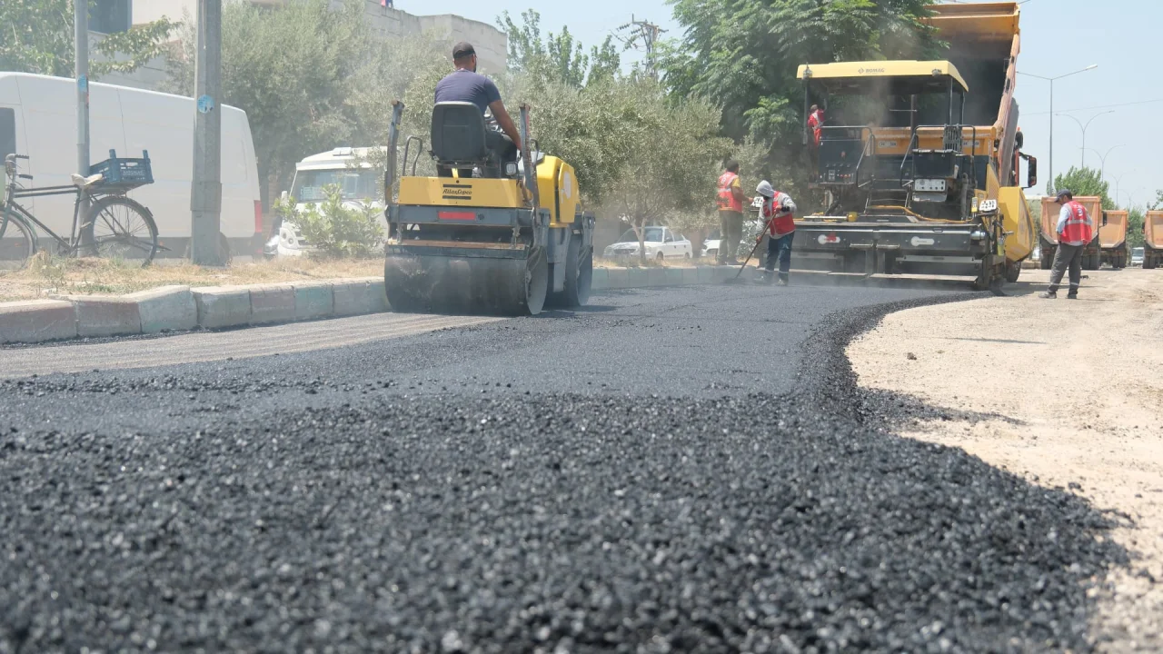 Doğalgaz Çalışmaları Sonrası Vakit Kaybedilmedi: Ceyhan Belediyesi Asfalt Ekipleri Sahada