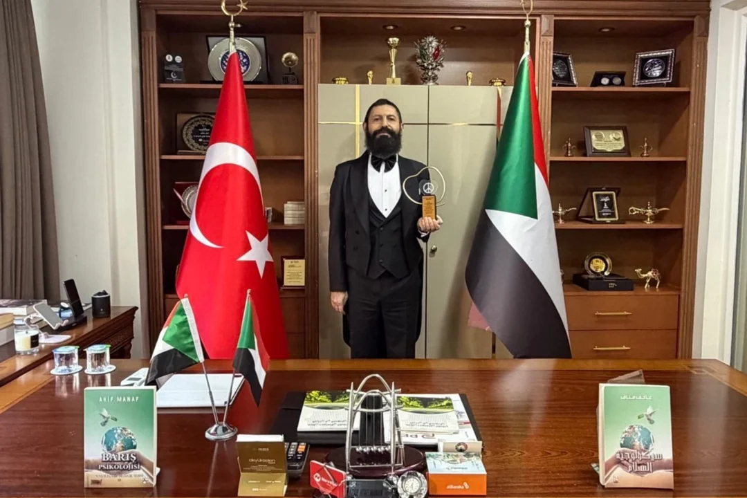 TURSUD Başkanı Elmanan: “Küresel Barışa Katkıları Nedeniyle Akif Manaf’ı Ödüllendirdik”