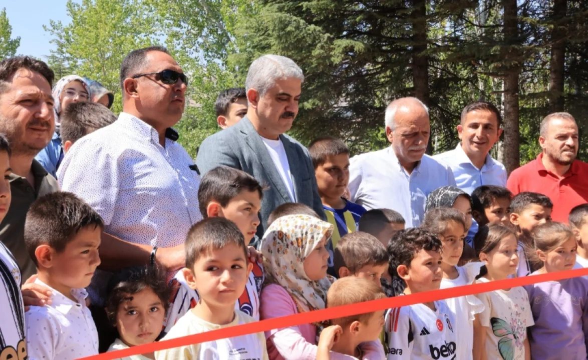 Pozantı’da Coşkulu Açılış: Aşçıbekirli Halı Sahası Törenle Açıldı