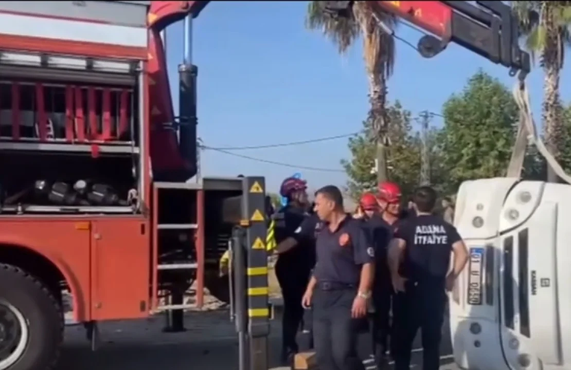 Ceyhan’da Minibüs Devrildi: Osman Ulaş Hayatını Kaybetti, 3 Kişi Yaralandı
