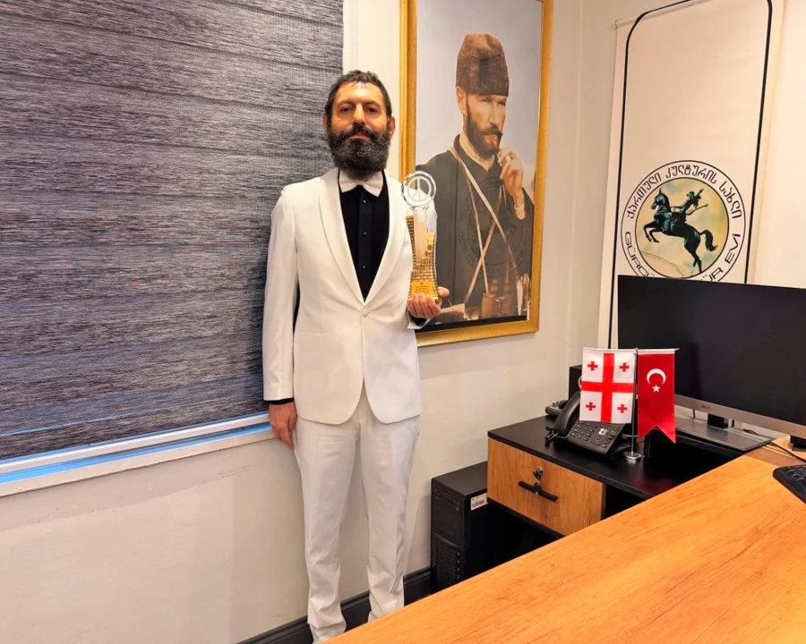 Yazar Akif Manaf’a Gürcü Kültür Evi Derneği’nden “Sanat Ve Barış Ödülü”