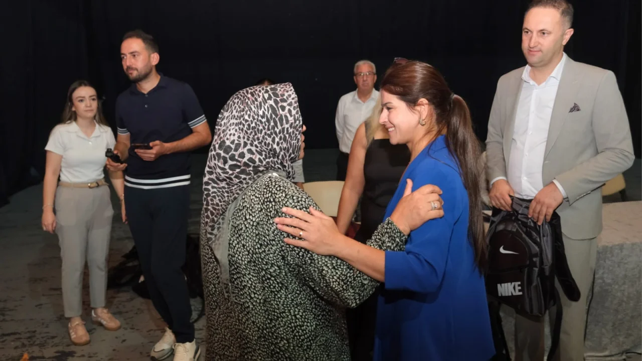 Ceyhan Belediyesi’nden Eğitime Dev Destek: 2 Bin 500 Öğrenciye Kırtasiye Seti Dağıtıldı