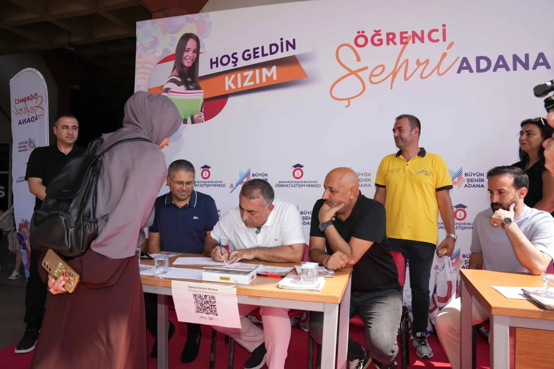 Üniversiteliler Adana’ya Adım Attığı An Büyükşehir Yanlarında: Ücretsiz Ring Hizmeti Başladı